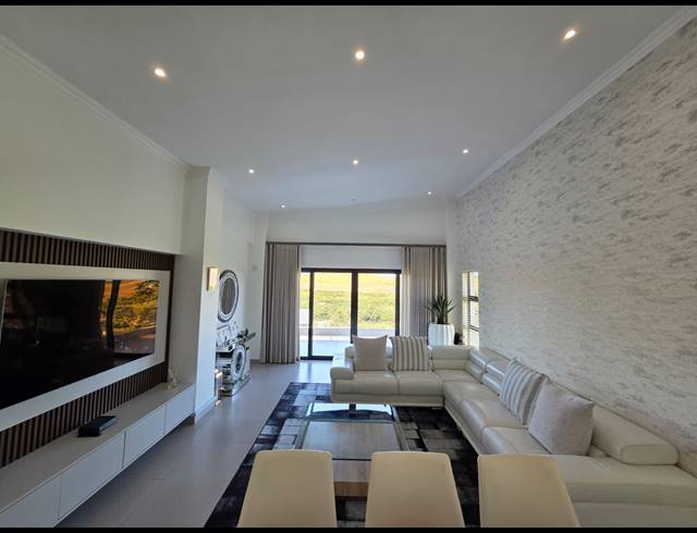 4 BEDROOM HOUSE FOR SALE IN PALM LAKES ESTATE